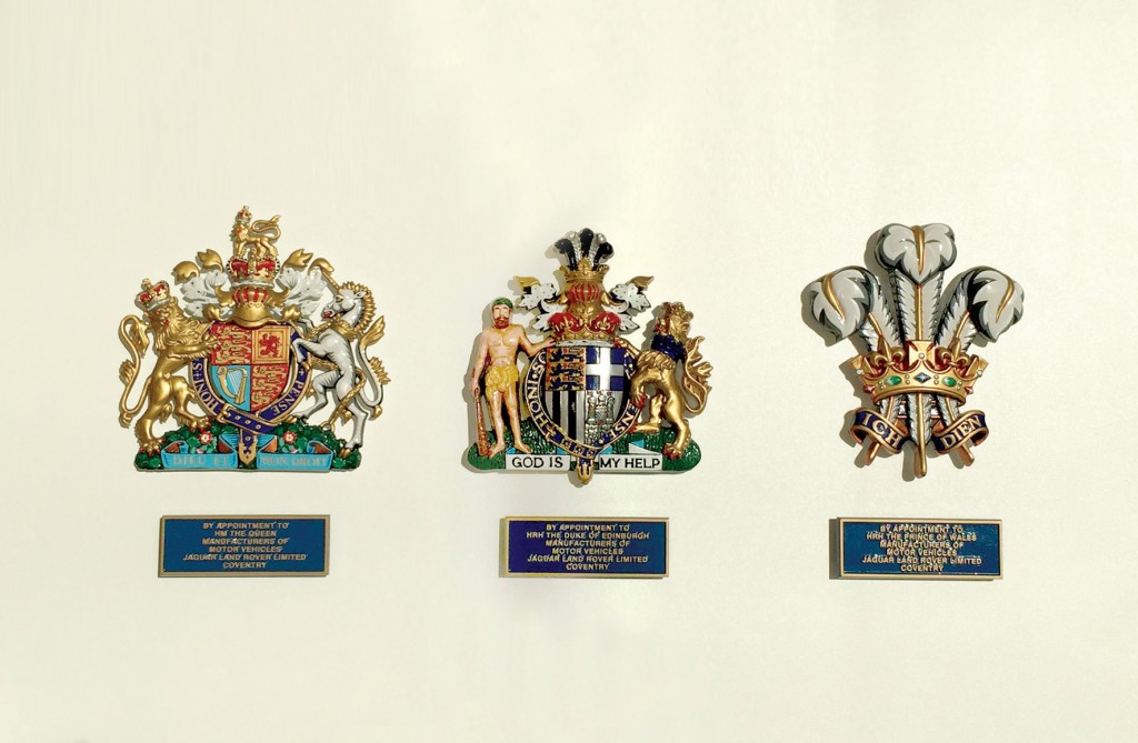 재규어 랜드로버는 영국 왕실로부터 3개의 로얄 워런트를 받았다