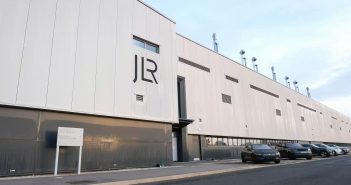 [KCC오토모빌] JLR, 한화 약 4,200억 원 규모 최신 미래 에너지 연구소 설립으로 전동화 가속